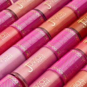 Rosey Posey Glow pigment layers without caking for a soft finish
