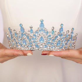 JWICOS blue wedding tiara enhances photoshoots with regal charm.