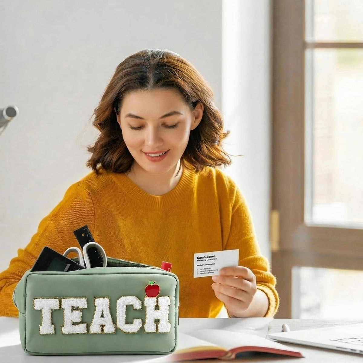 Kacctyen teach bag nylon-chenille material offers durability and easy cleaning.