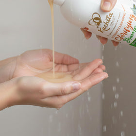Kachita Spell Clarifying Shampoo sulfate-free formula supports gentle cleansing.