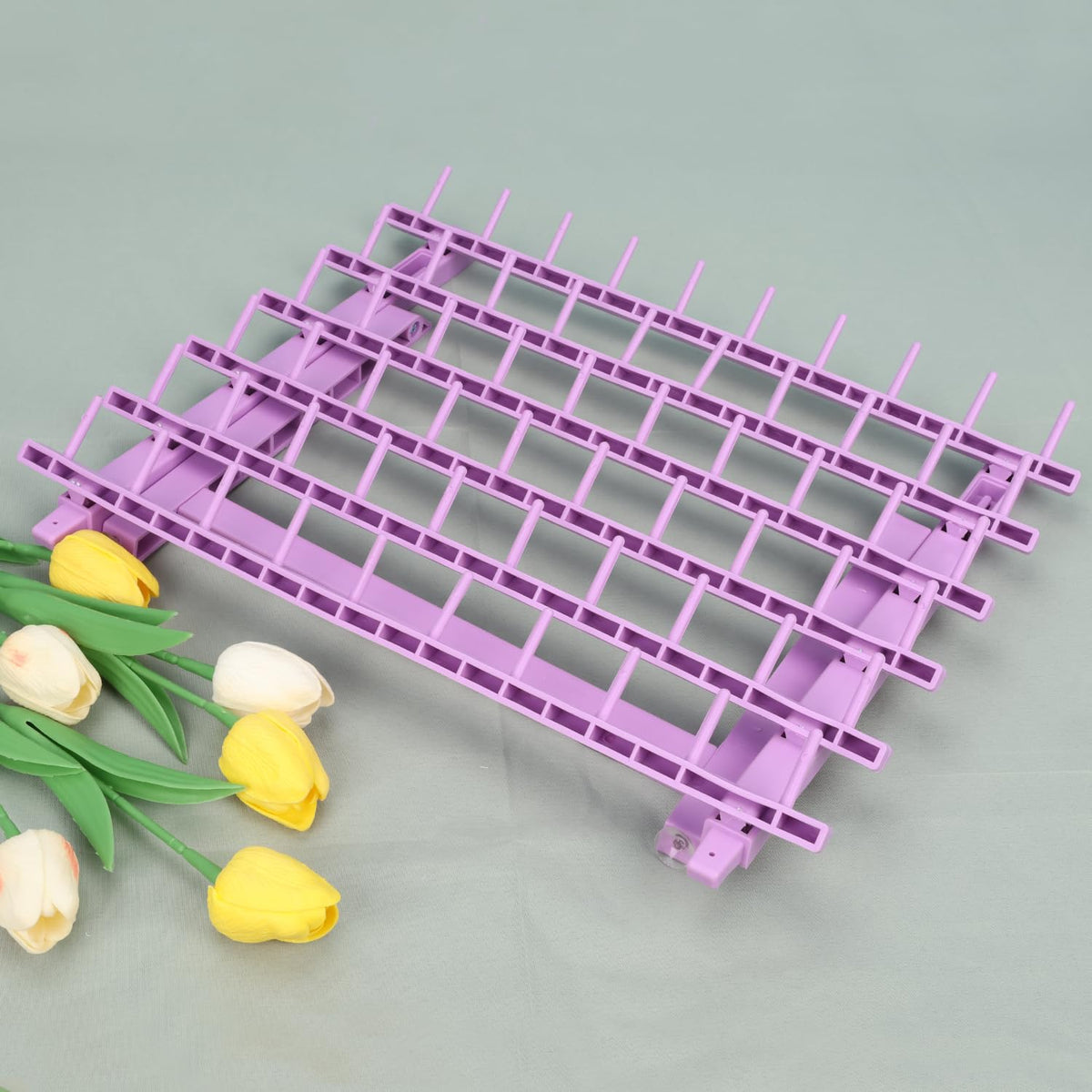 Light purple color of Kelukeya Braid Rack adds salon style and practicality