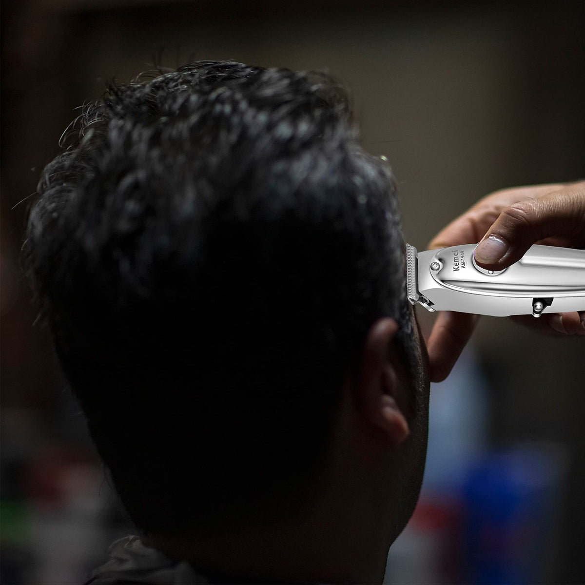 KEMEI 1949 attachments kit supports versatile styling options.