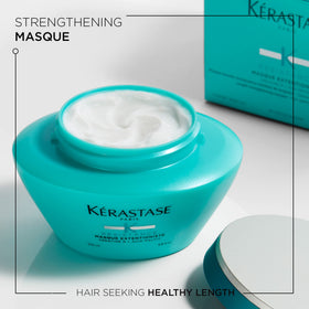 KÉRASTASE Extentioniste creamy texture demonstrates rich conditioning for damaged lengths.