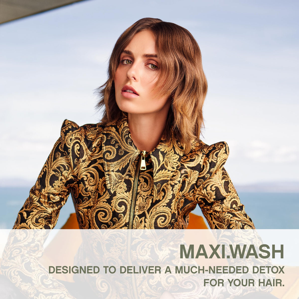 MAXI.WASH rich lather demonstrates thorough scalp cleansing.