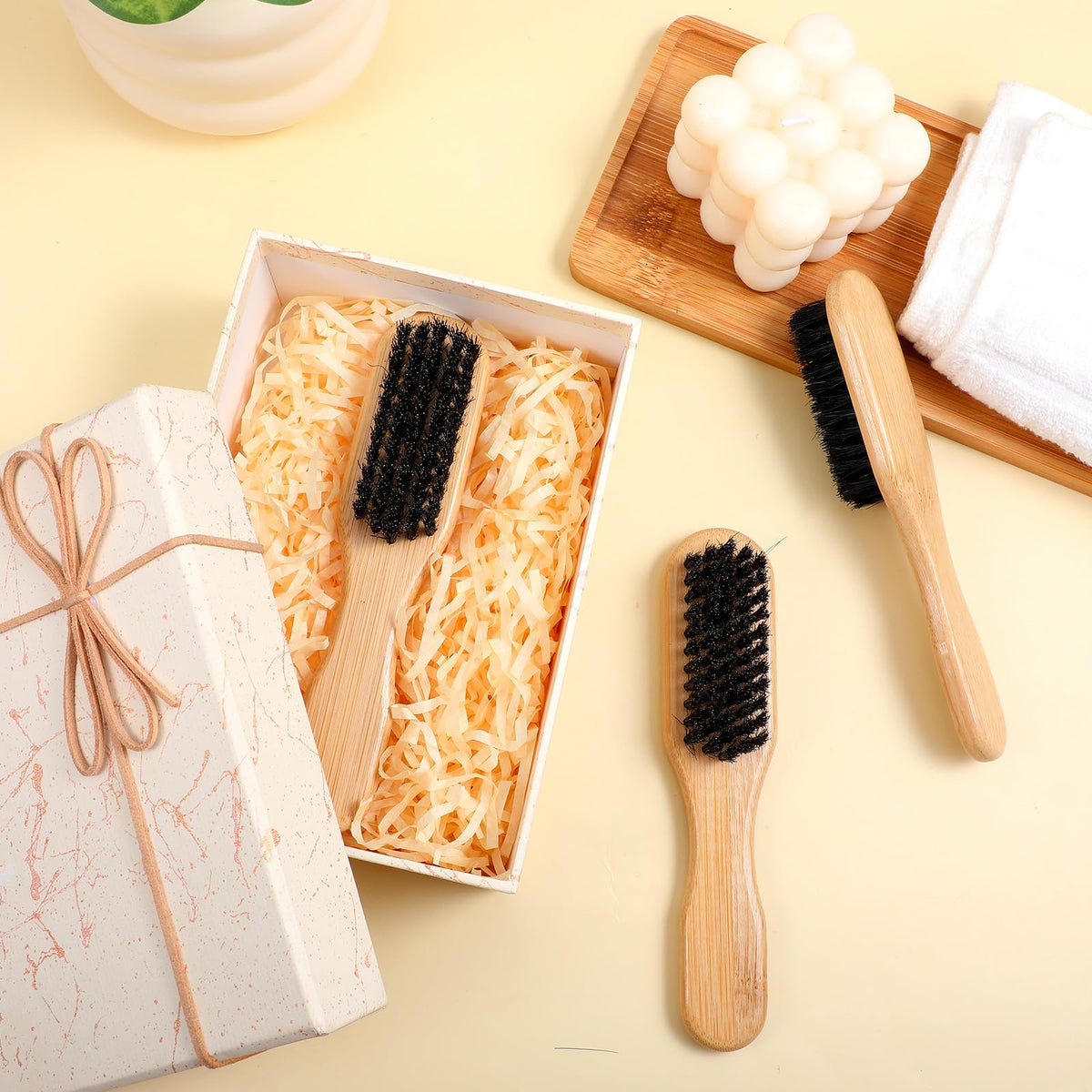 Kifmurase frizz-control brush distributes oils for a smoother look