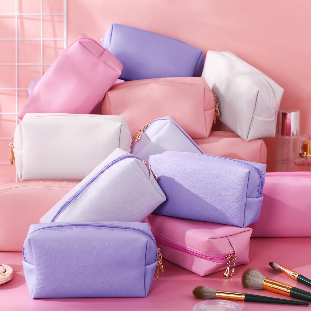 Kigeli PU leather cosmetic pouch with zipper keeps cosmetics secure during travel.