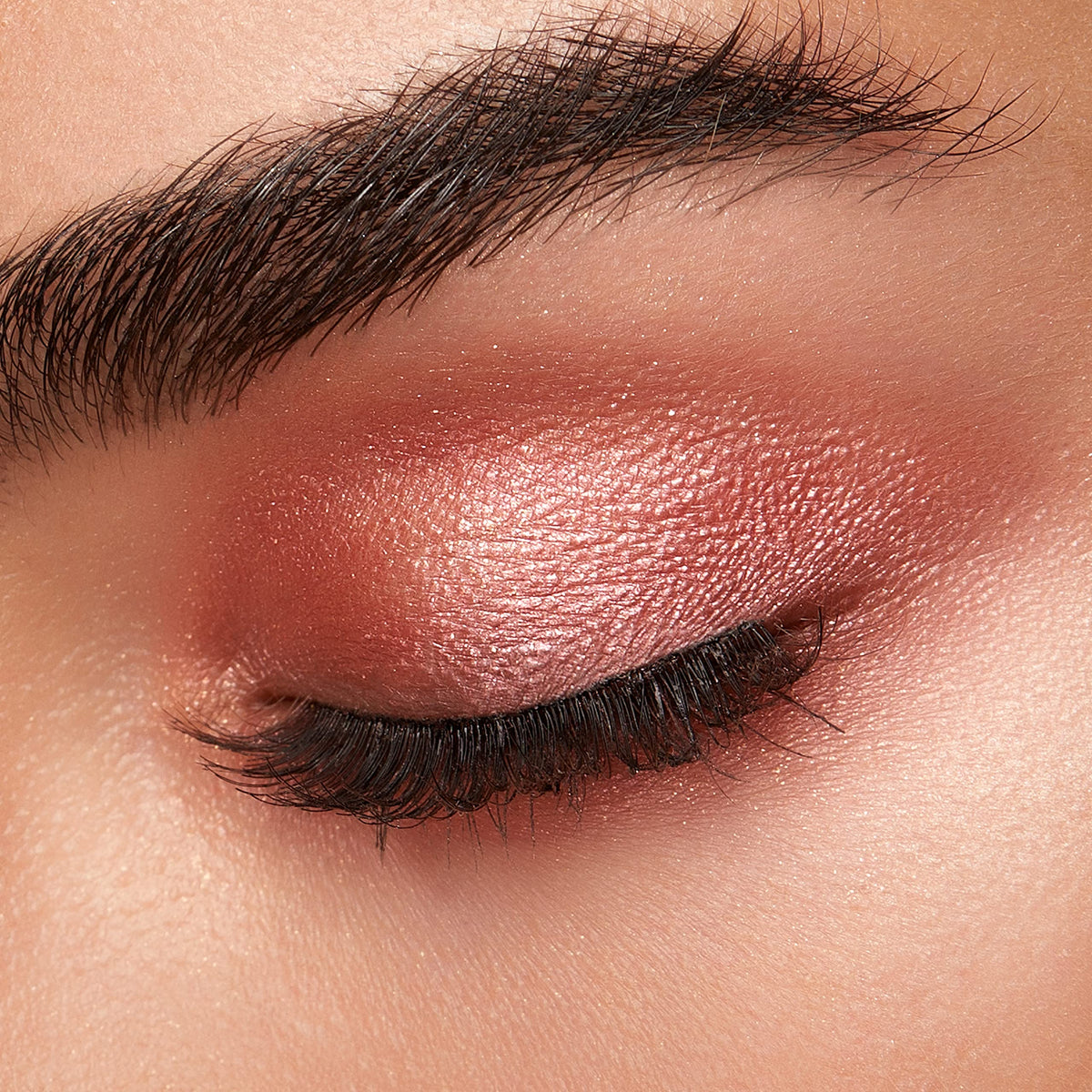 KIKO MILANO Glamour Palette with pearly metallic shades for luminous looks