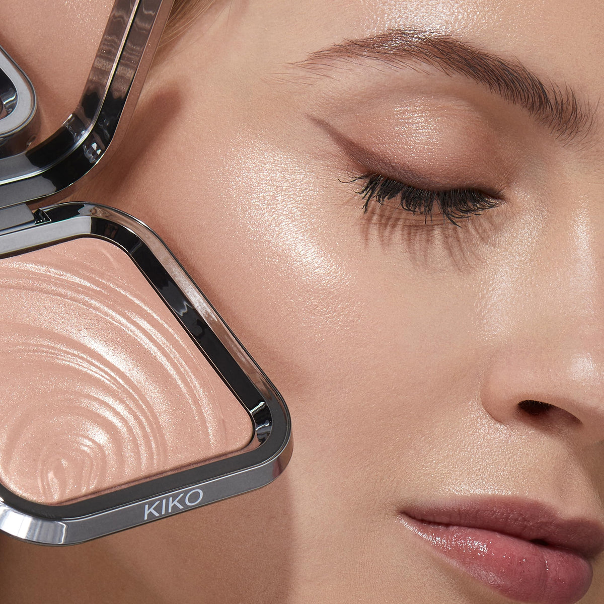 KIKO Milano Glow Fusion Intense adds subtle glow to nose bridge and brow arch