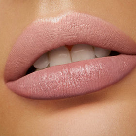 KIKO MILANO Unlimited Stylo 04 lip color in action demonstrates even coverage.