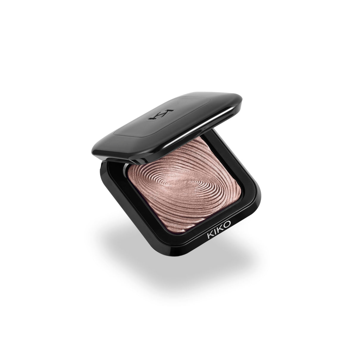 Kiko Milano Water Eyeshadow 06 wet application highlights intense coverage.