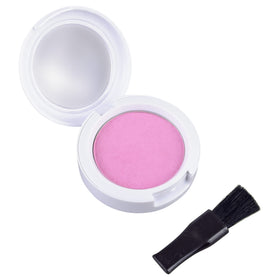 Klee Naturals kid-friendly application scene emphasizes safe, gentle makeup use.