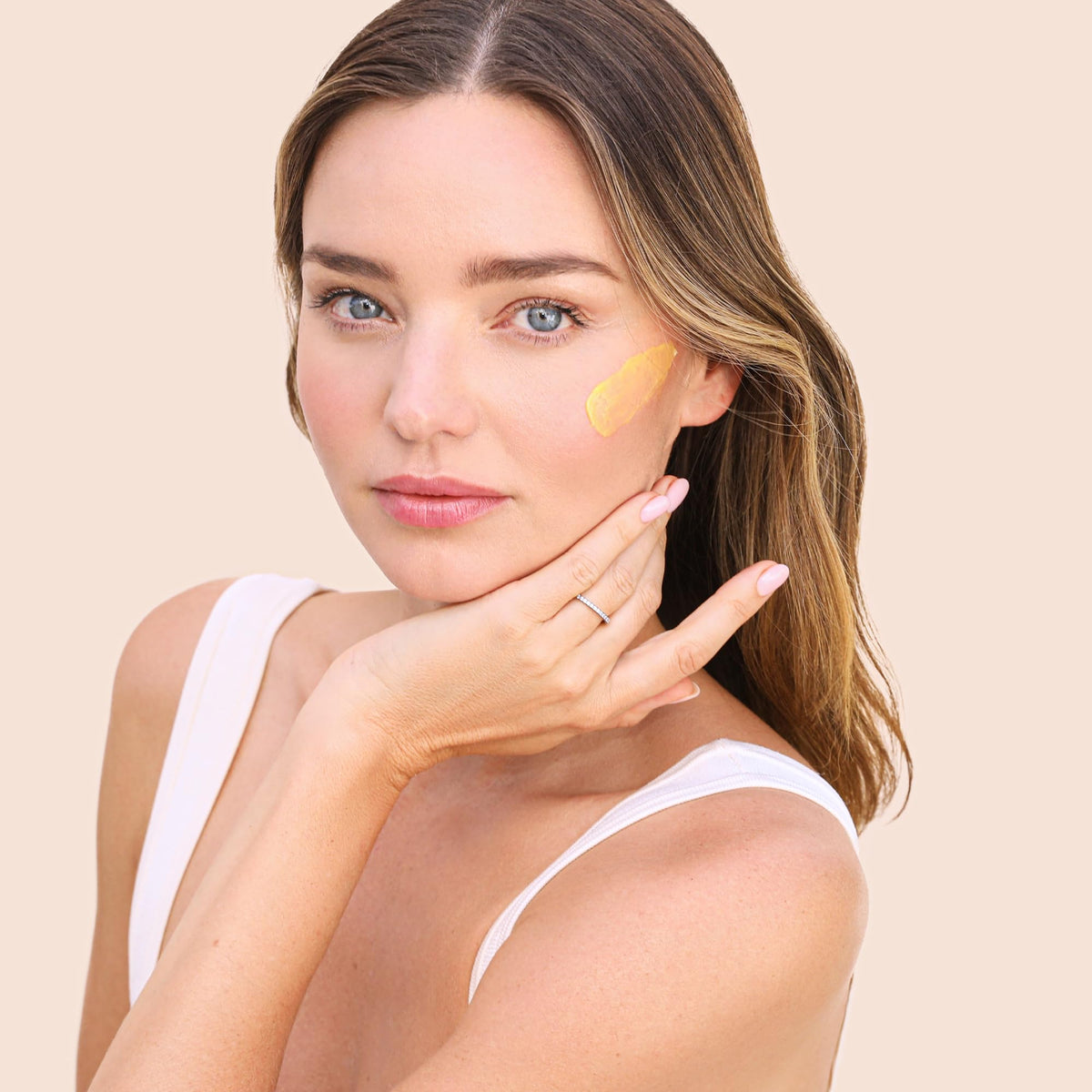 KORA Organics application cue showing pearl-sized amount for day and night use.
