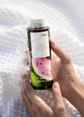 KORRES Renewing Body Cleanser Guava foam lather highlights refreshing cleansing and light moisture.