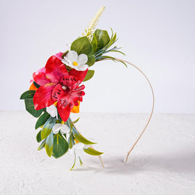 KorViSHOW wedding tropical crown enhances island-inspired ceremonies.