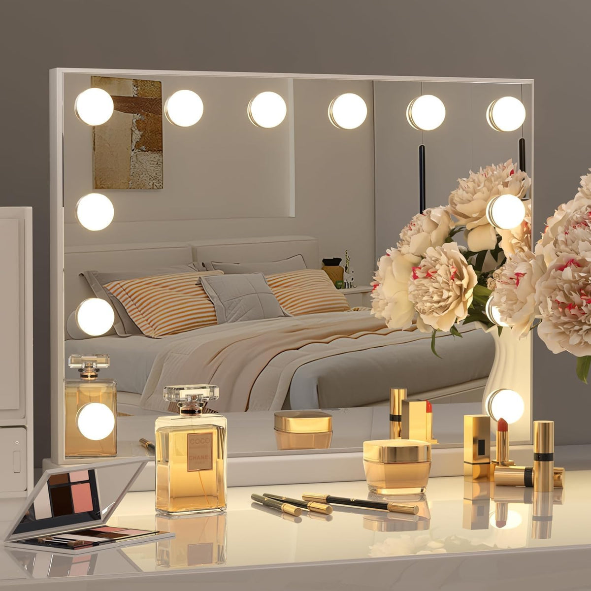 Kottova vanity mirror sturdy metal frame and clean finish