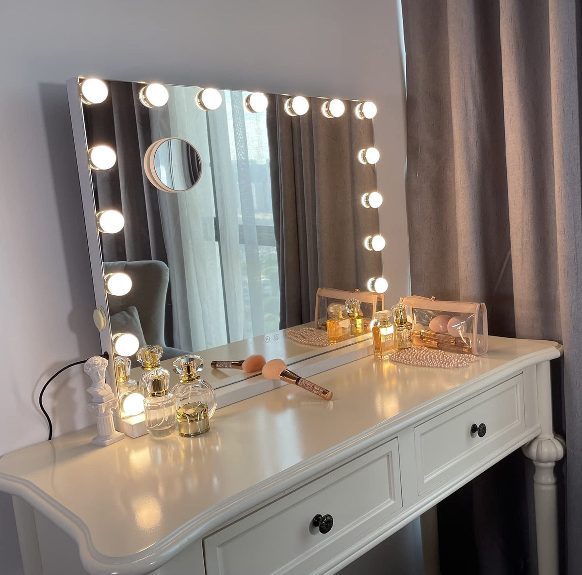 Kottova vanity mirror with side USB charging port for devices