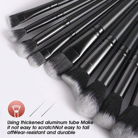 KUORYZAL foundation brush with dense bristles for smooth, even coverage.