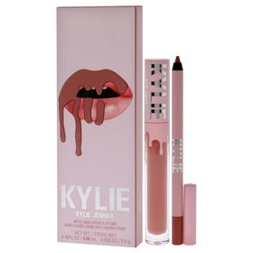 KYLIE Matte Lip Kit 802 Candy lip liner enhances precise, smudge-resistant lines.