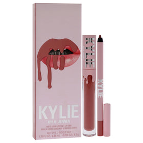 KYLIE Lip liner pencil for precise definition and smooth lip contour.