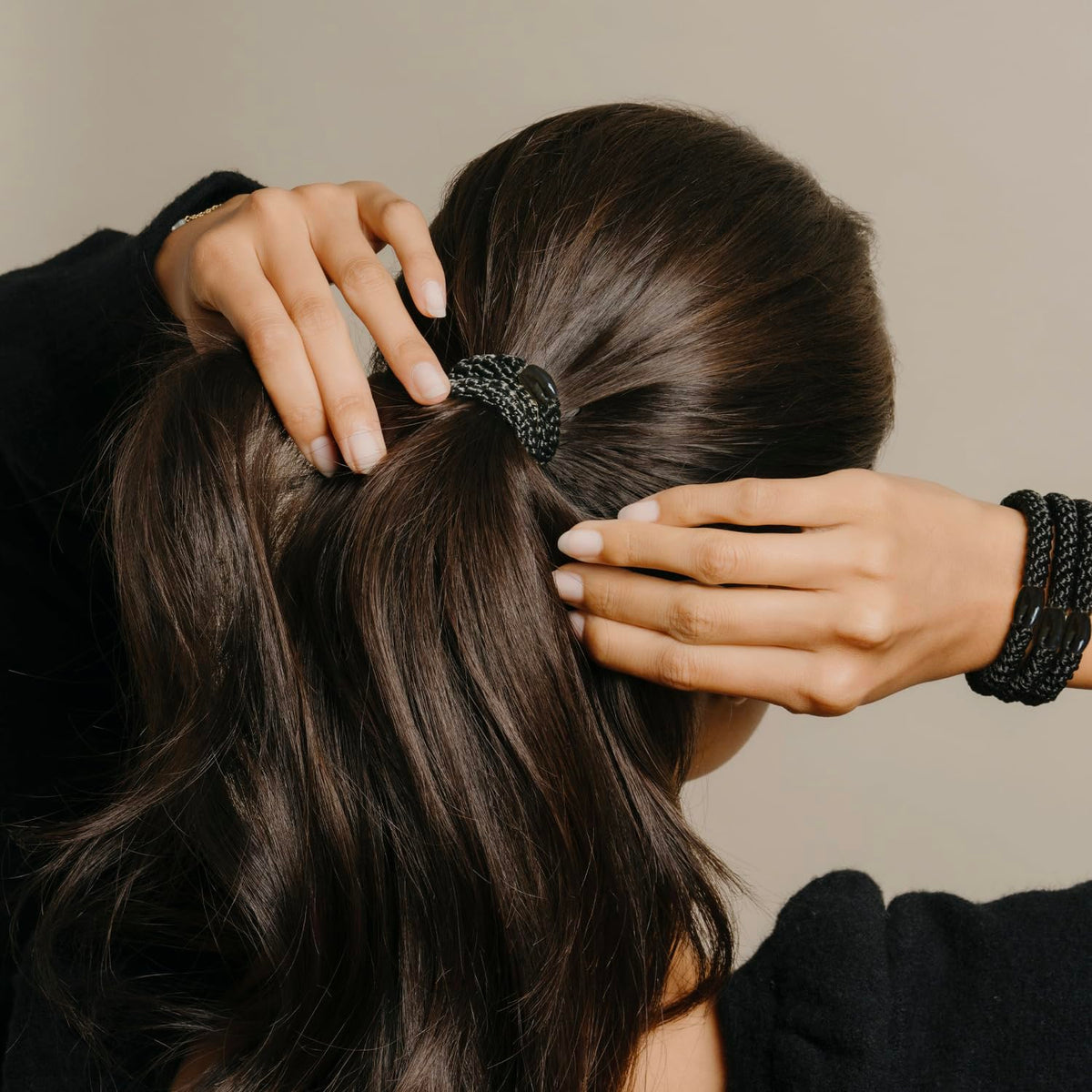 Gentle slip-free design minimizes creasing for various hair types
