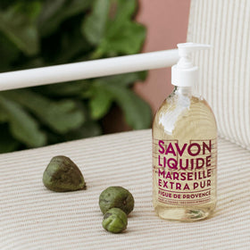 La Compagnie de Provence Fig bottle close-up pump.
