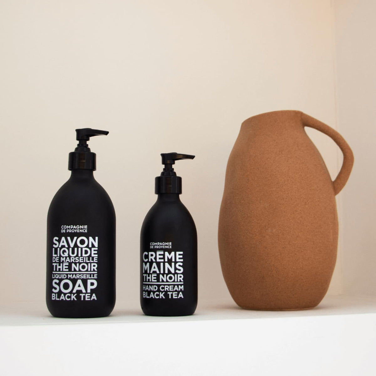 Label highlights Provençal tradition and craftsmanship on packaging.