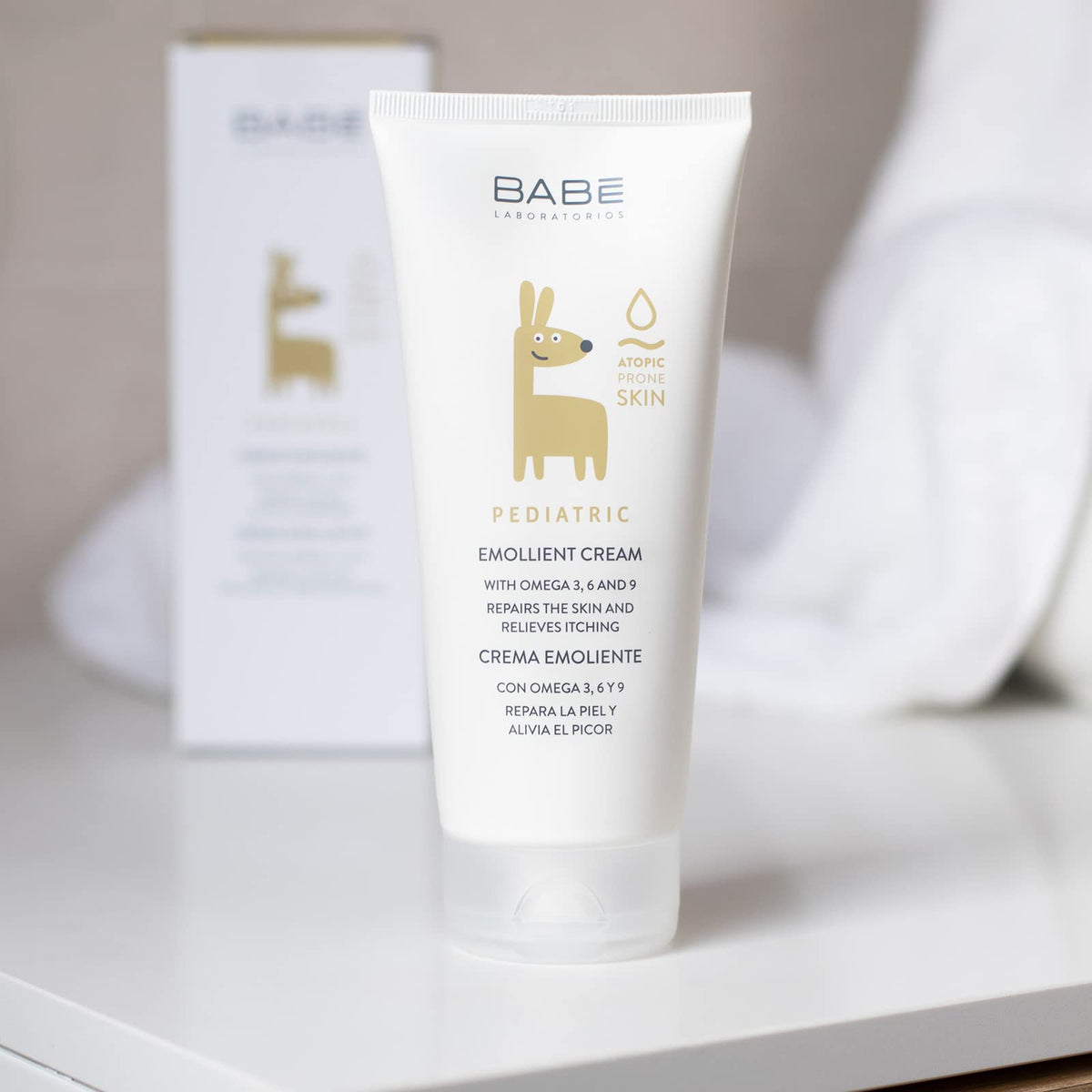 Laboratorios Babe pediatric emollient cream being applied to dry patches on skin