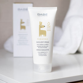 Laboratorios Babe pediatric emollient cream being applied to dry patches on skin