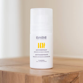 Laboratorios Babe roll-on in use delivering a soft, dry feel.