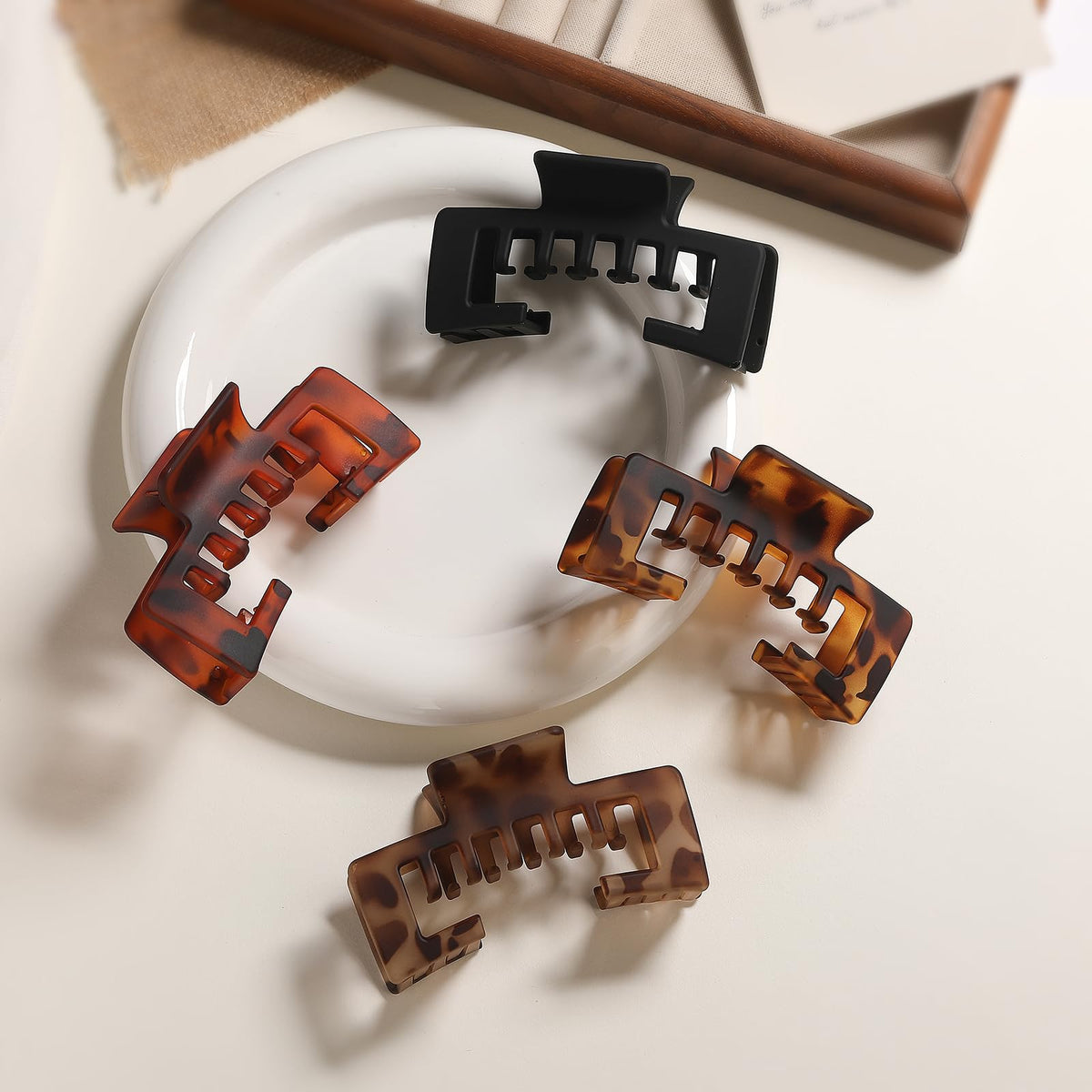 Lahnie 4-pack baseball cap hair clip set for everyday use