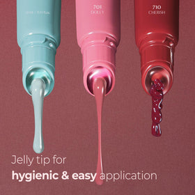 Laka soft peel-off lip mask in action provides quick exfoliation for dry lips.