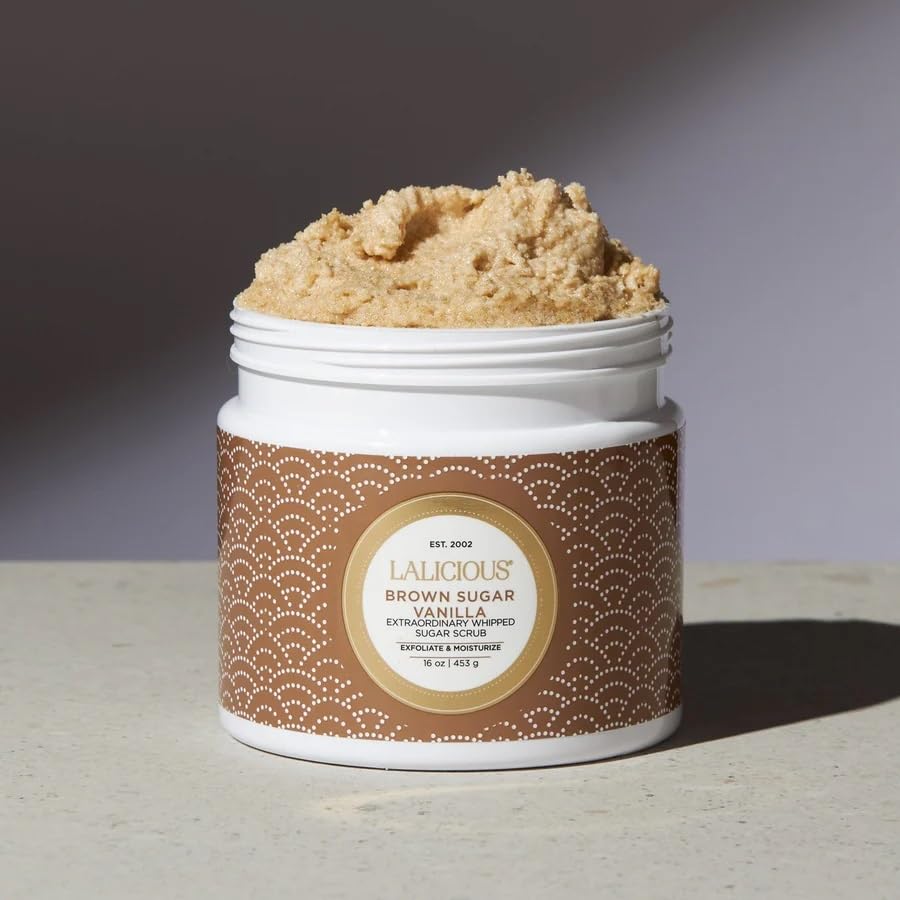 Close-up of brown sugar crystals with vanilla scent for radiant skin.