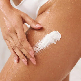 LALICIOUS Sugar Lavender exfoliating scrub jar ready for smooth skin prep.