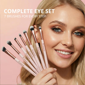 Lamora eyeshadow brush lid application for precise pigment placement and smooth blending