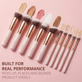Lamora Kabuki precision eye brush for accurate application
