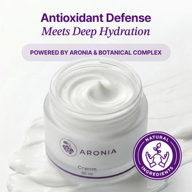 LAMUAMOR Aronia cream being applied to face for daily moisturization.