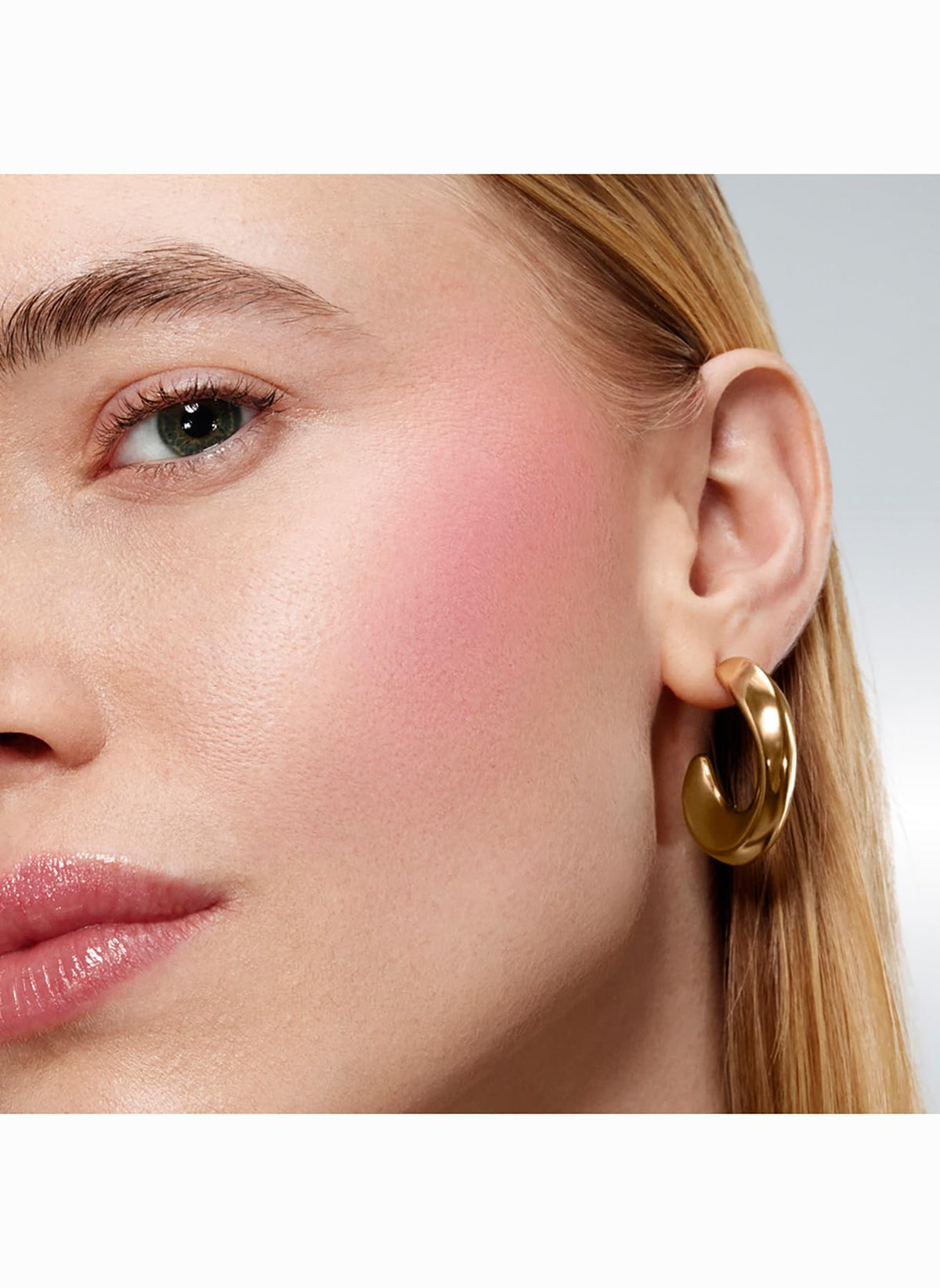 Lancôme Blush Subtil ultra-fine powder texture for seamless, long-lasting wear