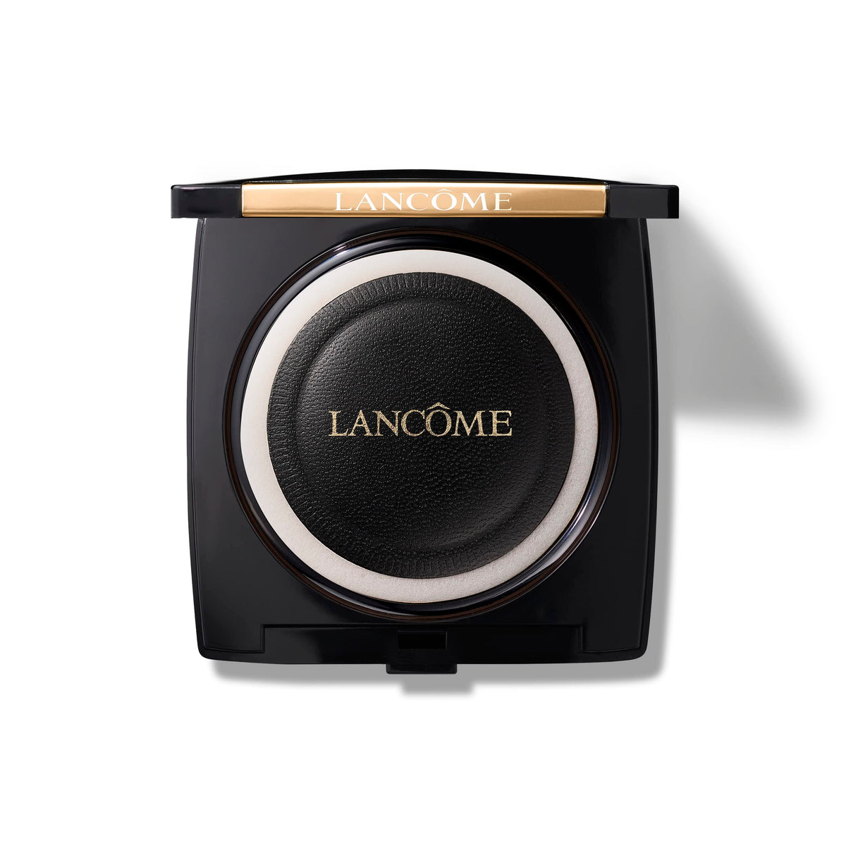 Lancôme Dual Finish wet-application texture reveals creamy, blendable formula.