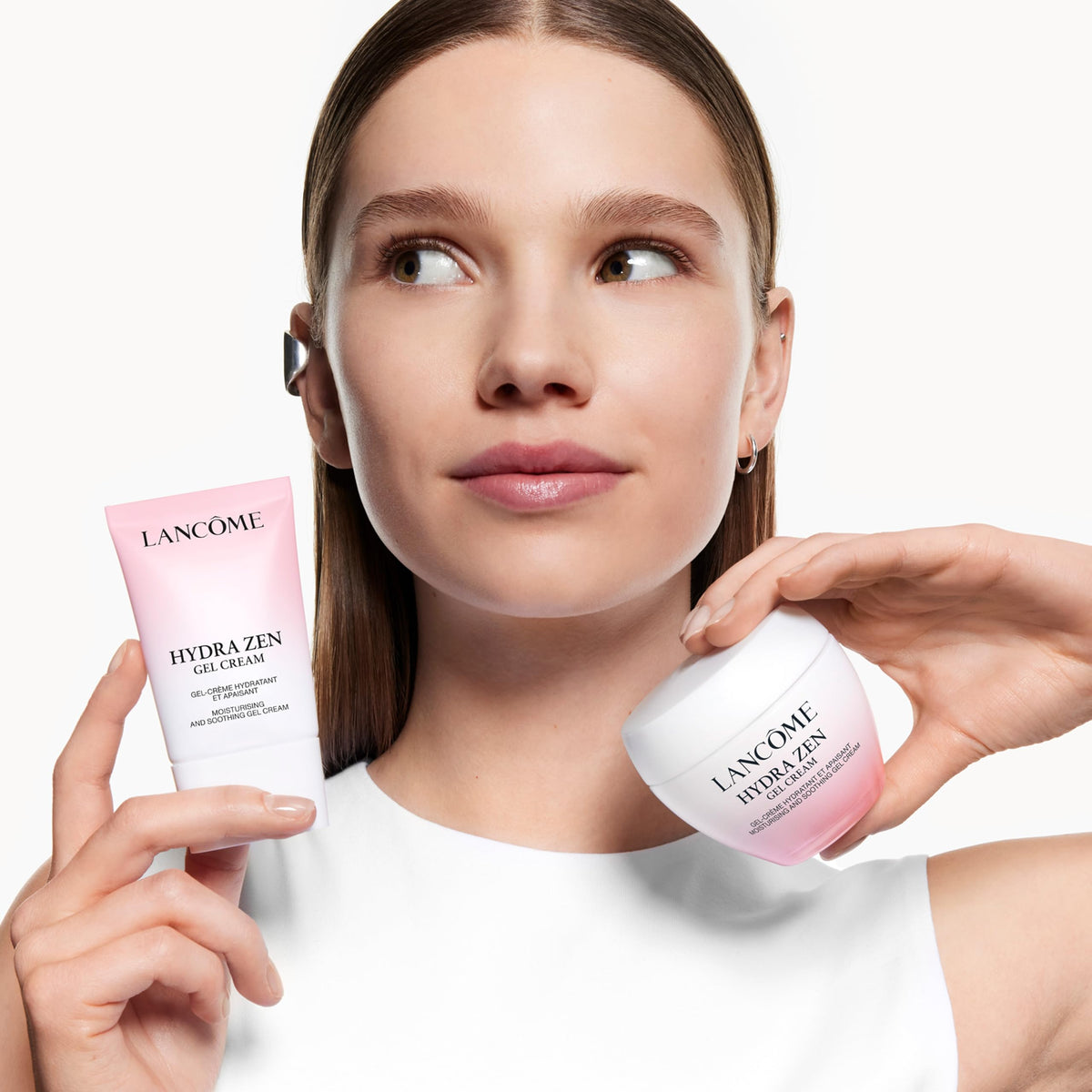 Lancôme Hydra Zen Gel Cream face application demonstrates refreshing, soothing finish.