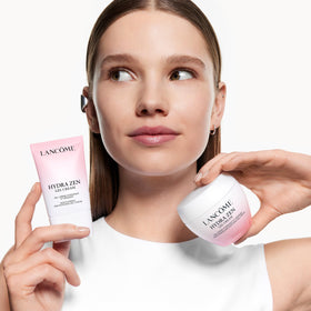 Lancôme Hydra Zen Gel Cream face application demonstrates refreshing, soothing finish.