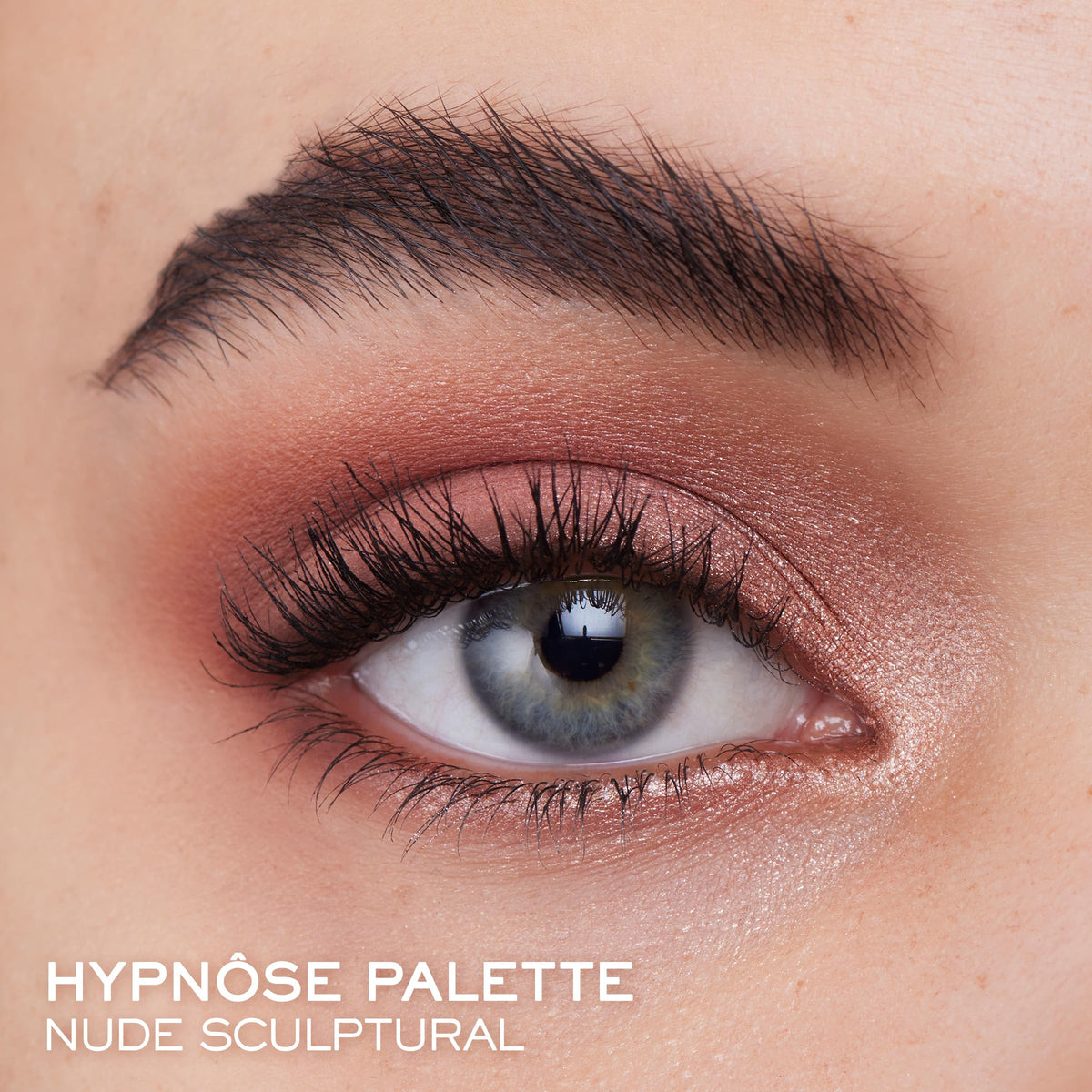 Lancôme Hypnôse soft texture enables smooth, comfortable eyelid application.