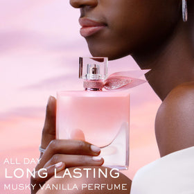 Lancôme La Vie Est Belle Vanille Nude spray action for smooth, long-lasting wear
