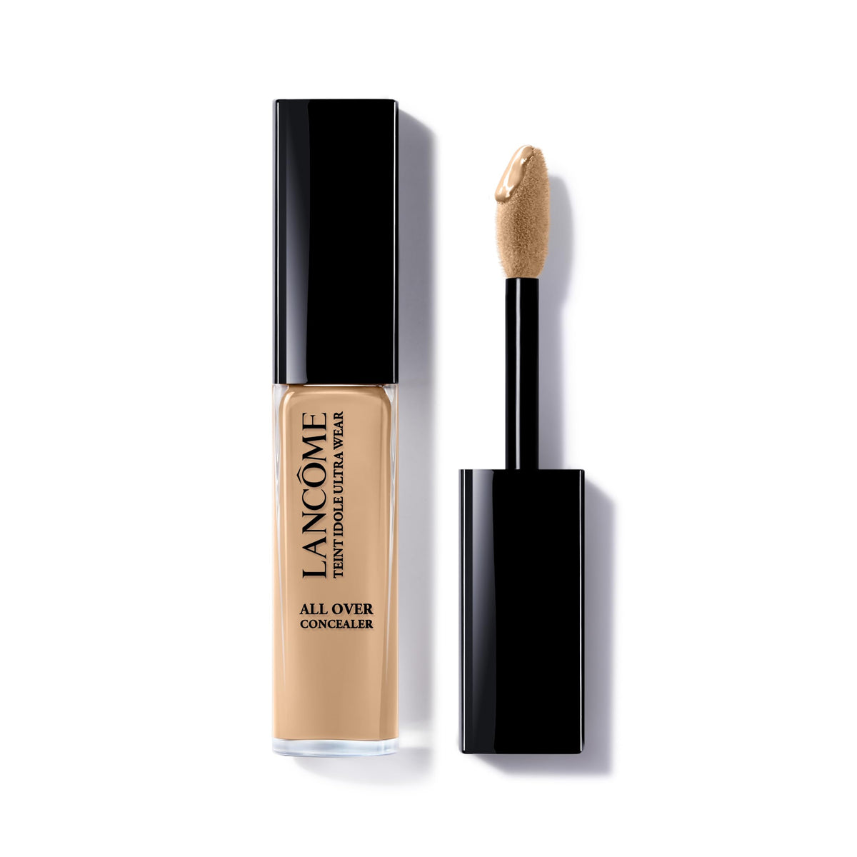 Lancôme Teint Idole Ultra Wear concealer under-eye application brightens dark circles.