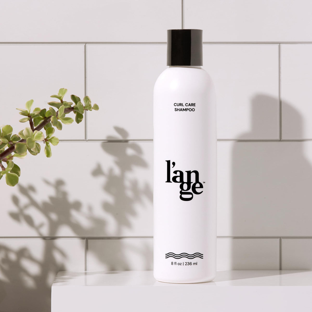 Product shot highlighting sulfate-free promise for gentle cleansing.