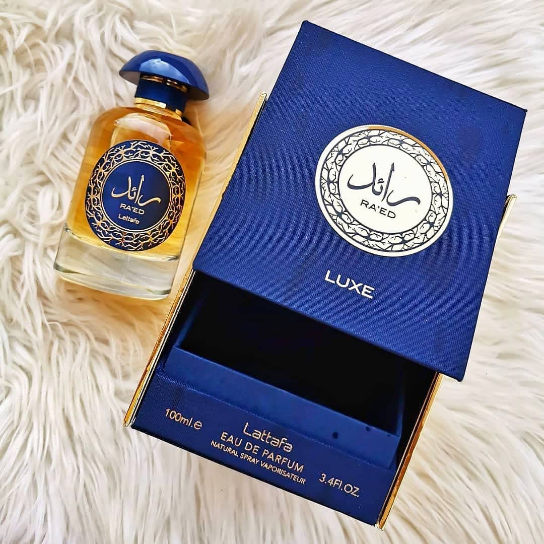 Close-up of packaging detailing with blue-gold finish.