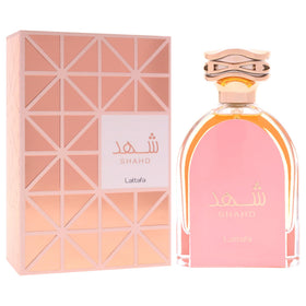 Heart notes of jasmine and white florals create elegance and depth.