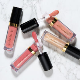 Antioxidant-rich sunflower oil base nourishes lips with essential moisture.