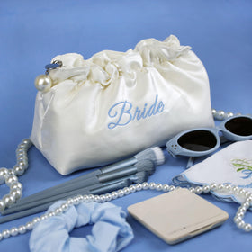 Lauusiusi elegant travel companion—lightweight yet roomy for trips and honeymoons.