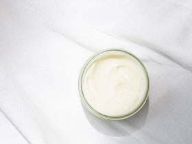 Lavido rich texture lotion demonstrates a creamy, quick-absorbing formula for smooth, comfortable skin.