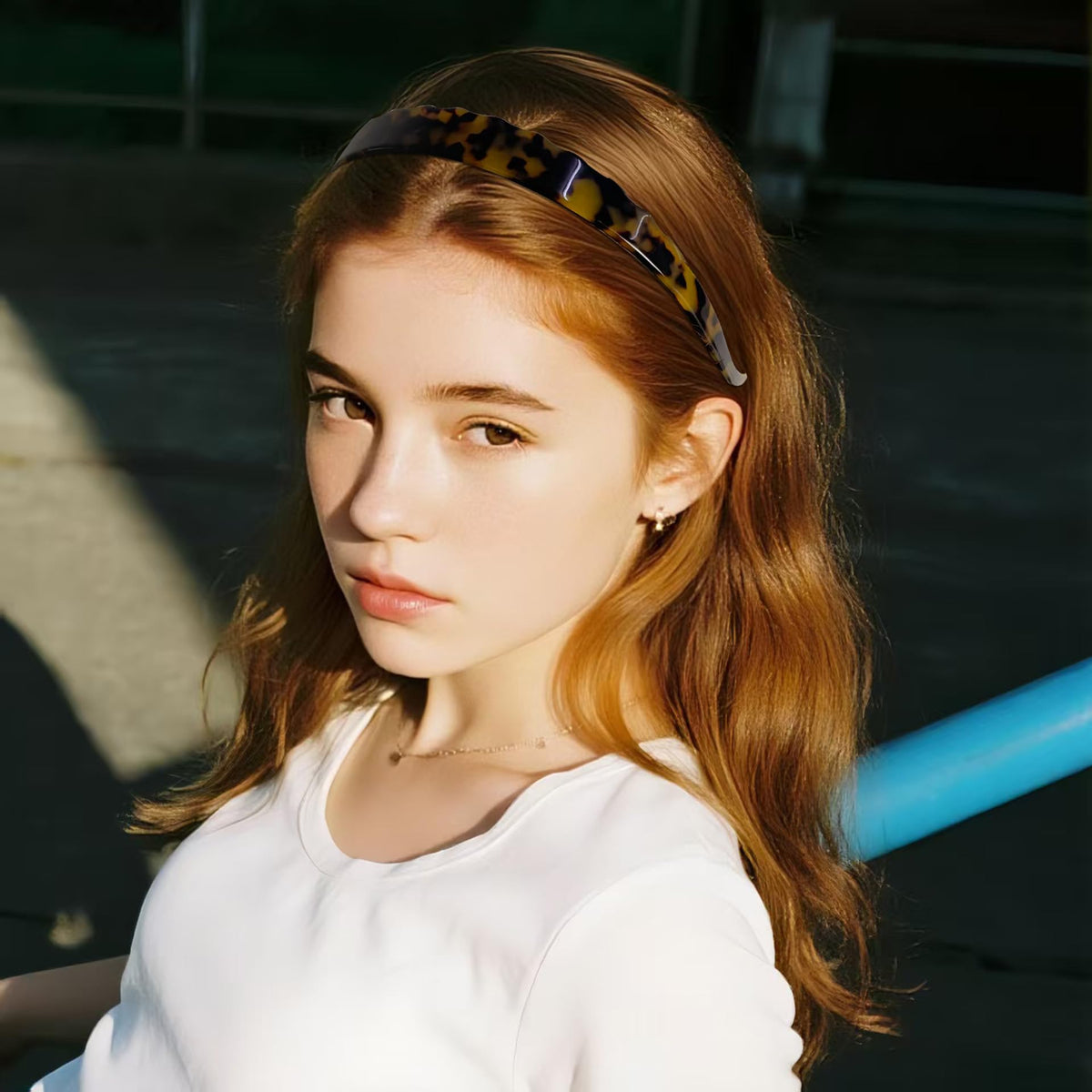 LAYONGMOLI glasses-friendly headband design protects eyewear while keeping hair in place